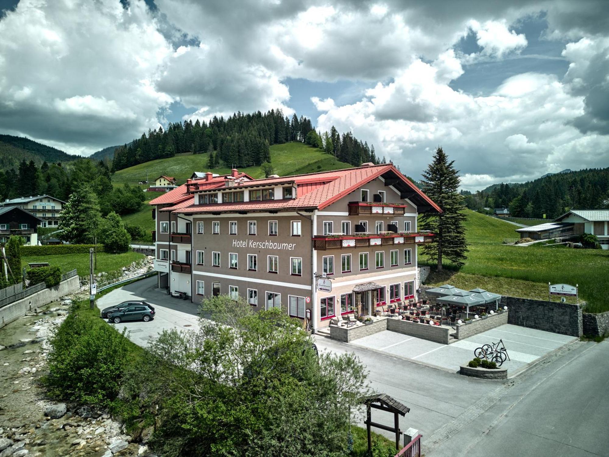 Hotel Kerschbaumer Russbach am Pass Gschuett Exterior photo
